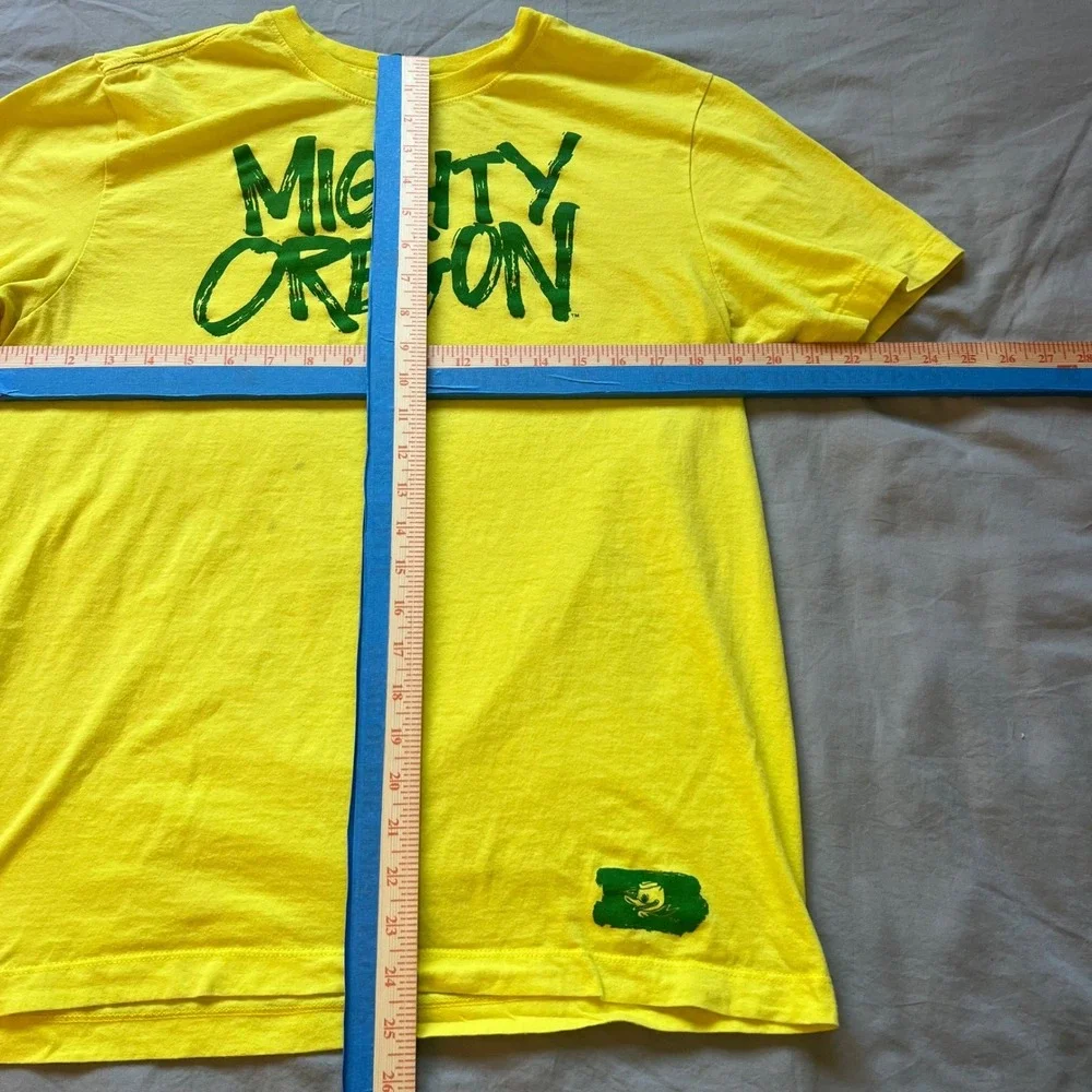 Oregon Mighty Ducks T Shirt Mens Medium Yellow Green NIKE Tee College University